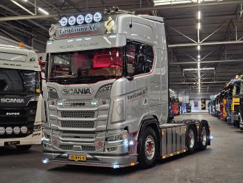 Scania S590 V8 6X4 / 2 TANKS / NL TRUCK! 80T